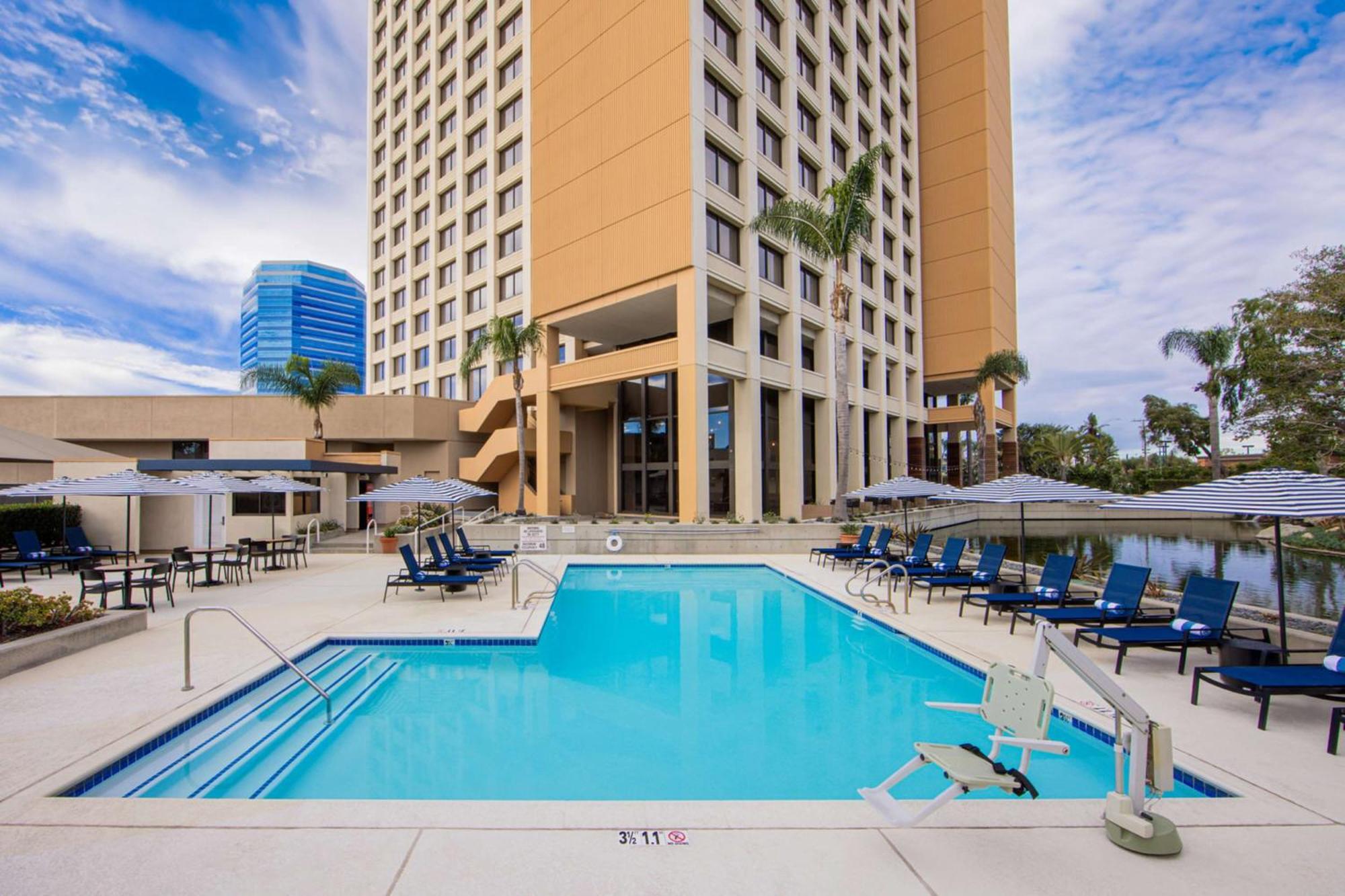 Hotel Fera Anaheim, A Doubletree By Hilton Orange Exterior foto